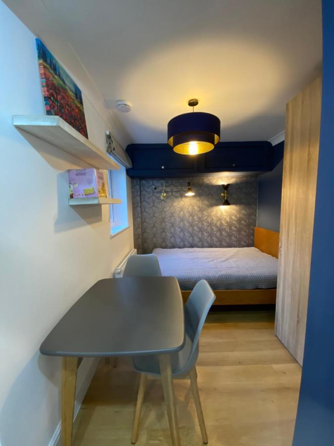 Stylish 1-Bed Studio Лондон Экстерьер фото